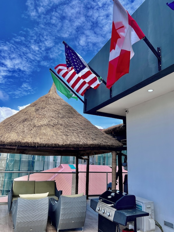 ROOFTOP LOUNGE