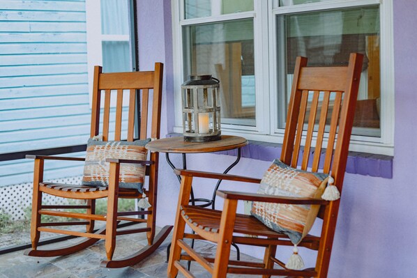 Screened in front porch perfect for morning coffee