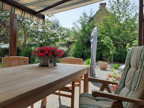 Fleur, Plante, Meubles, Pot De Fleur, Ciel, Bâtiment, Plante D'Appartement, Botanique, Table, Design Intérieur