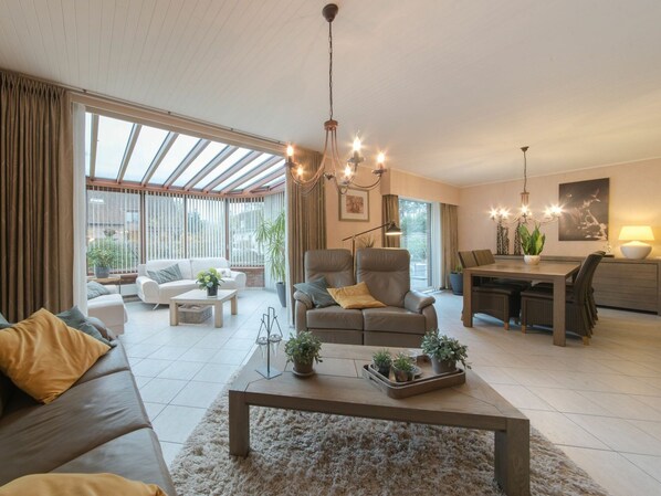 Plante, Meubles, Table, Bâtiment, Plante D'Appartement, Pot De Fleur, Canapé, Bois, Confort, Éclairage