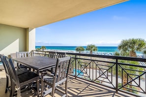 Captivating beach & pool views