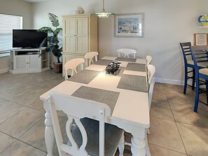 Dining Area - Seating for Six