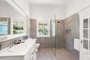 Spacious & Beautifully Renovated  Second Bathroom