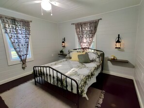 Queen Size Stylish Bedroom