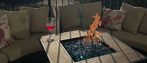 Our Wonderful Firepit, Balcony and Spectacular Ocean View!