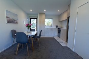 Dining/kitchen
