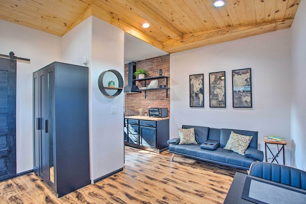 Dallas Vacation Rental | Studio | 1BA | Step-Free Access | 400 Sq Ft
