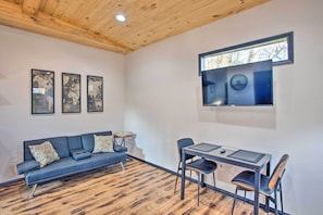 Studio | Living Area | Smart TV | Dining Table | Free WiFi