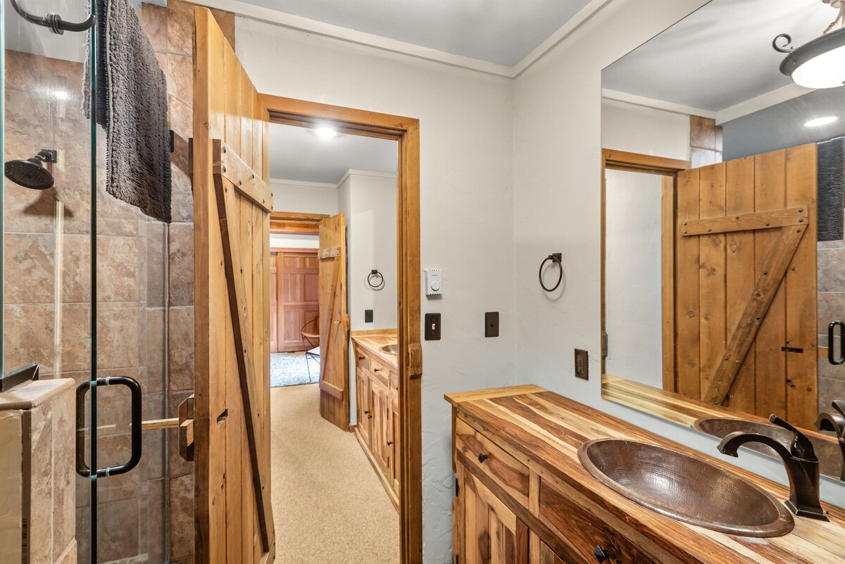 Sun King Chalet | Sunlight Ski, Hot Tub, Log Cabin