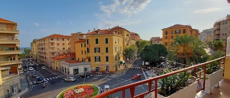 Terrazzo sala vista mare e centro città