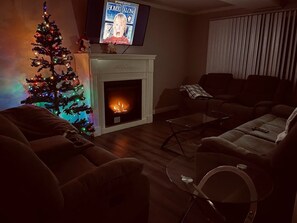 Cozy Downstairs Living Room w/ Fireplace