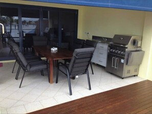 Outdoor bbq deck