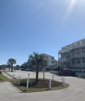 Complex parking lot 