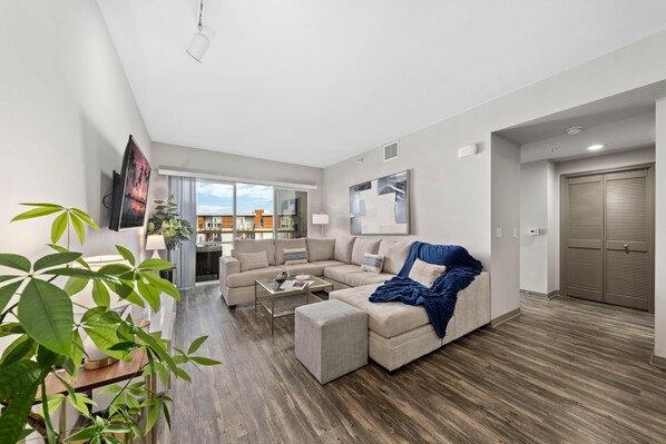 Cozy, bright living room with stylish decor – perfect for unwinding!








