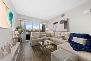Cozy, bright living room with stylish decor – perfect for unwinding!








