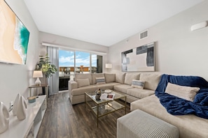 Cozy, bright living room with stylish decor – perfect for unwinding!