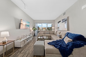 Cozy, bright living room with stylish decor – perfect for unwinding!