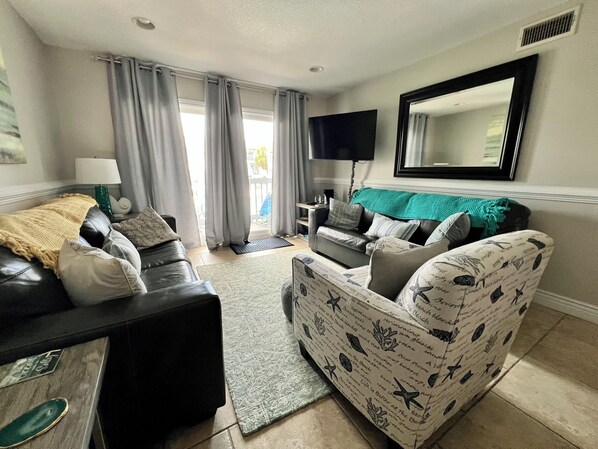 Comfortable living room with seating for seven.