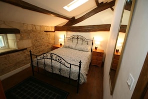 Bredroom 1 with a king size bed