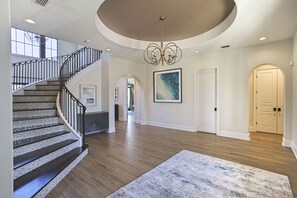 22-Fairway-To-Heaven-Foyer