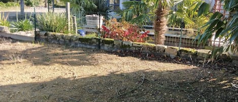 Terrain de boules - avec Appartement 