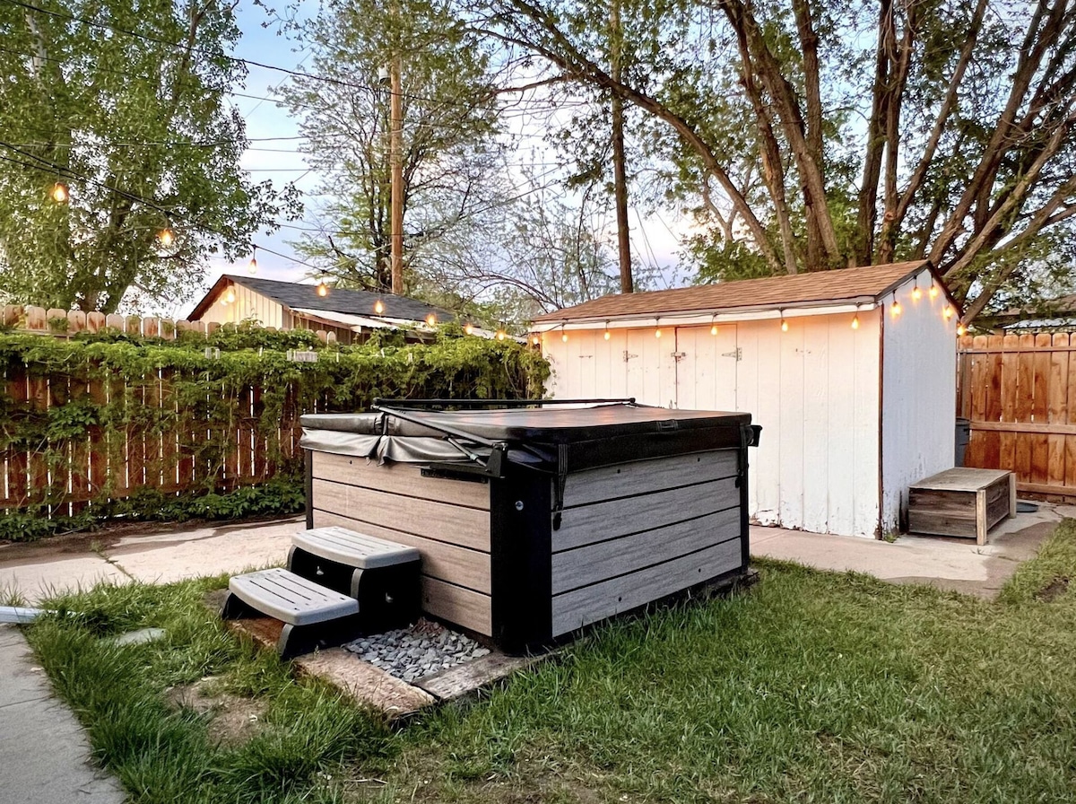 Minimalist Ranch in West Denver. Red Rocks, Golden, Denver.