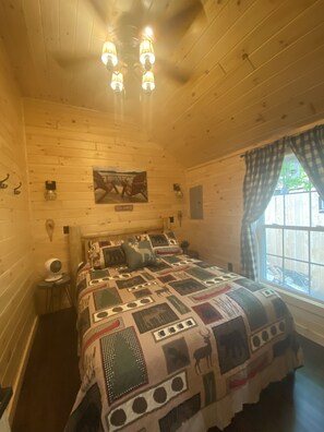 Main bedroom- queen size bed