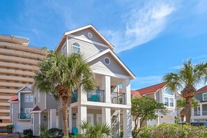 outdoor view of the house