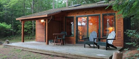 View of the cabin + deck