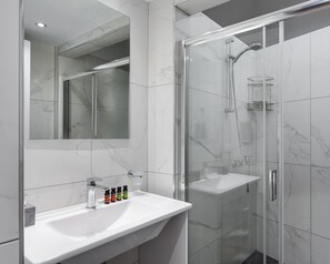 Bathroom / Shower