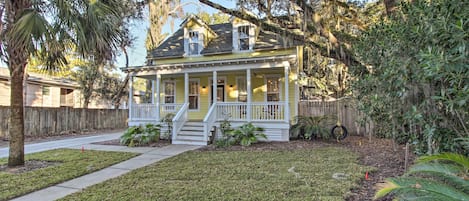 Beaufort Vacation Rental | 3BR | 2.5BA | Stairs Required | 1,600 Sq Ft