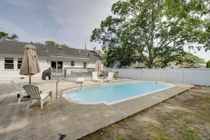 Fenced Backyard | Seasonal Pool (Depth 3.5"-6")