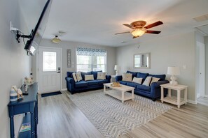 Single-Story House | Stairs Required for Entry & Backyard Access