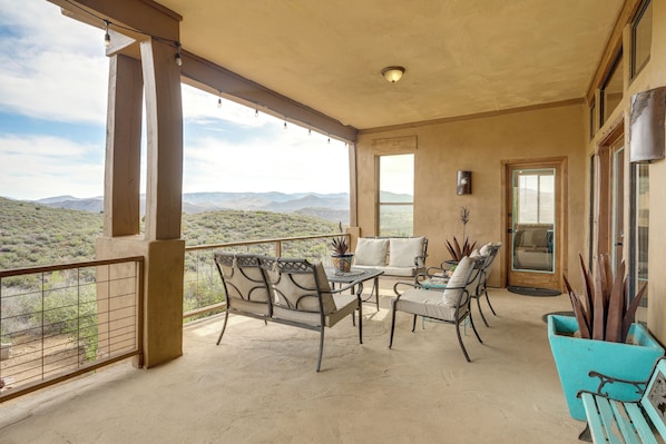 Dewey-Humboldt Vacation Rental | 3BR | 2BA | 2,000 Sq Ft | Access Only by Stairs