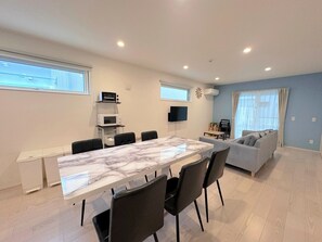 Living/dining room
