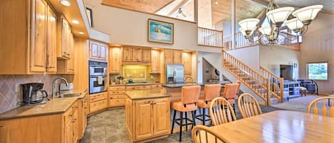 Buena Vista Vacation Rental | 4BR | 4.5BA | 3,400 Sq Ft | Stairs Required