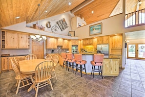 Kitchen/Dining Area | Dishware/Flatware