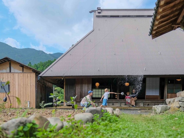 ・ Kasamatsutei, an inn in the village of paper plows and terraced rice fields