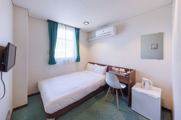 [Guest room] Semi-double room / 13 square meters / 120 cm wide bed x 1