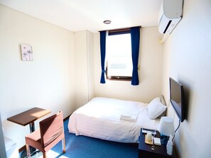 [Room] Semi-double room / 13 sqm / 120 cm wide bed x 1