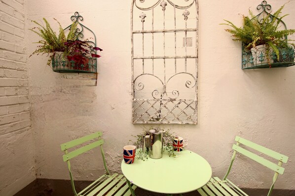 Al fresco dining or chilled breakfasts enjoy your private garden!
