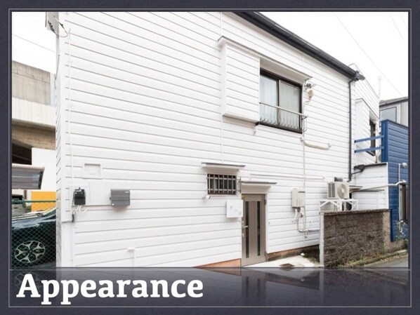 Charter a hideaway-style house on the 1st and 2nd floors!