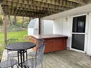 Hot tub right outside the back door!