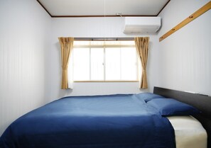 ・ Room 301: Bedroom with one double bed