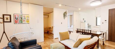 ■ 2nd floor <living room> Relax on the sofa