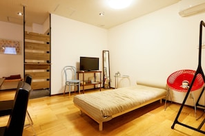 ■ 1st floor <living room ③> A calm space with an interior that makes use of the warmth of wood.