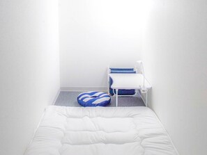 ・ <Indoor> Capsule room with workspace