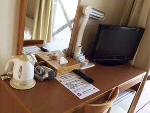 ・【部屋設備】テレビ、ポット、ドライヤー完備