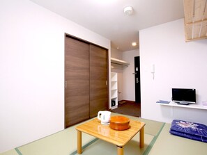 ・ <Example of guest room> Please relax in a Japanese-style room (between 6 and 8 tatami mats)