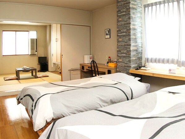 ・ [Example of Japanese and Western room] Relax between tatami mats and take a good night's sleep in bed.